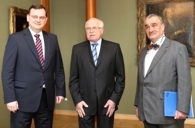 Premiér Petr Nečas, prezident Václav Klaus a ministr zahraničních věcí Karel Schwarzenberg