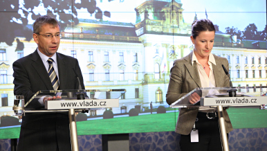 Tisková konference po jednání vlády, 7. prosince 2011