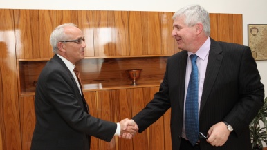 Předseda vlády Jiří Rusnok se 12. srpna 2013 sešel s novým ředitelem Národního divadla Janem Burianem