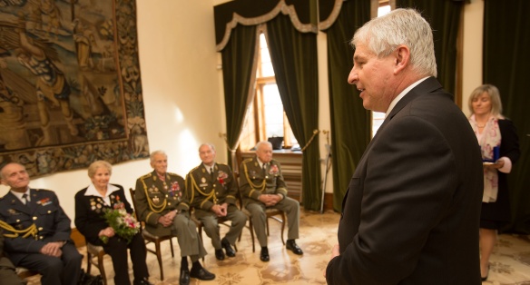 Premiér Jiří Rusnok přijal v Den válečných veteránů 11. listopadu 2013 vojenské veterány v Hrzánském paláci.