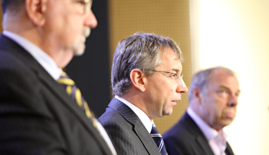 Vláda, zaměstnavatelé a odbory jednali o reformách