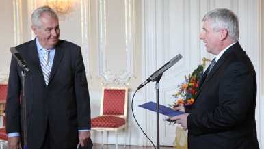 At midday on Tuesday 13 August 2013, President Miloš Zeman accepted the government’s resignation tendered by prime minister Jiří Rusnok