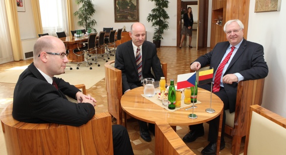 Premiér Bohuslav Sobotka přijal velvyslance Spolkové republiky Německo Detlefa Lingemanna, 18. července 2014.
