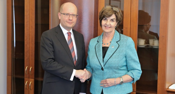 Předseda vlády Bohuslav Sobotka přijal velvyslankyni Kanady v ČR Barbaru Catherine Richardsonovou, 5. dubna 2017. 