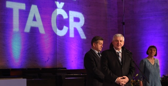 Premiér Jiří Rusnok během předávání cen TAČR 4. prosince 2013.