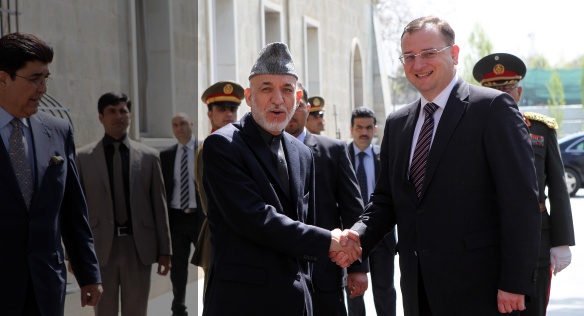 Premiér strávil víkend s českými vojáky v Afghánistánu, 13. dubna 2013