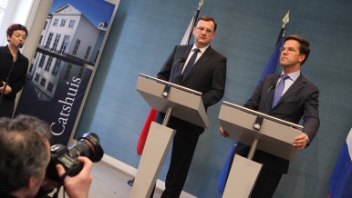 Premiér Petr Nečas a předseda vlády Mark Rutte v Haagu, 16. února 2012