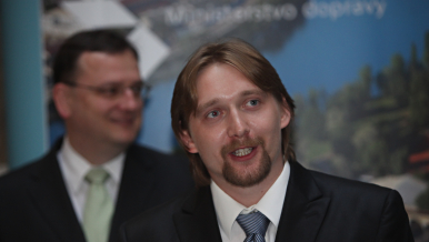 Premiér uvedl do funkce novou místopředsedkyni vlády a ministra dopravy