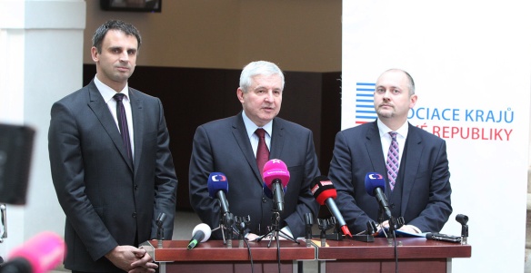 Premiér se zúčastnil 10. prosince 2013 zasedání Asociace krajů ČR.