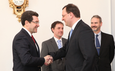 Premiér přijal nového amerického velvyslance Normana Eisena