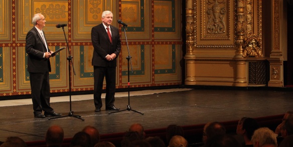 Premiér Jiří Rusnok uvedl 26. srpna 2013 při příležitosti zahájení divadelní sezóny do funkce ředitele Národního divadla Jana Buriana.