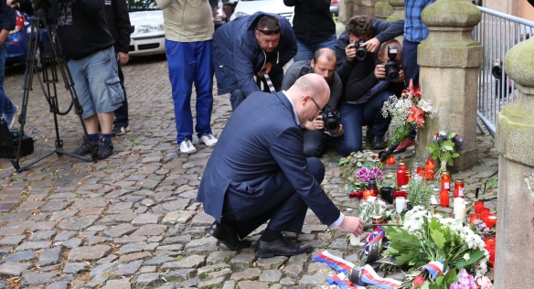 Předseda vlády Bohuslav Sobotka uctil památku obětí teroristického útoku v Nice, 15. července 2016.