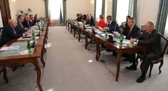 V pondělí 18. července 2016 se na Úřadě vlády uskutečnila porada ekonomických ministrů.