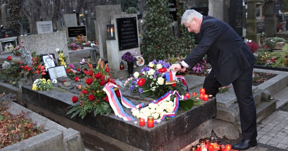 Premiér Jiří Rusnok uctil ve čtvrtek 16. ledna 2014 památku Jana Palacha.