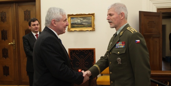 Premiér Jiří Rusnok poobědval v pátek 17. ledna 2014 s generálporučíkem Petrem Pavlem.