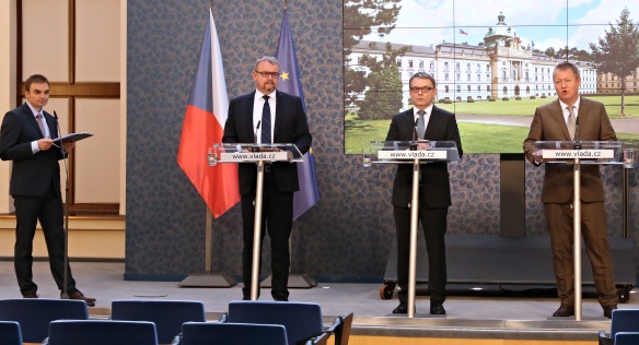 Tisková konference po jednání vlády 27. června 2016.