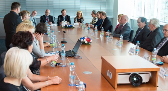 Předseda vlády Bohuslav Sobotka jednal v úterý 8. září 2015 s vedením Nejvyššího kontrolního úřadu. Zdroj: NKÚ.