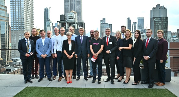 V rámci návštěvy CzechAcceleratoru v New Yorku se premiér Babiš a vicepremiér Havlíček setkali se zástupci českých start-upů, 23. září 2019.