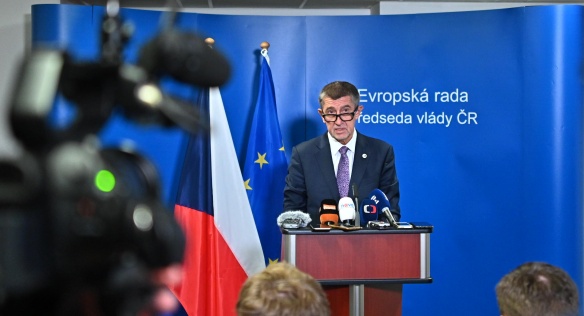 Premiér Andrej Babiš na tiskové konferenci shrnující výsledky summitu Evropské rady, 18. října 2019.