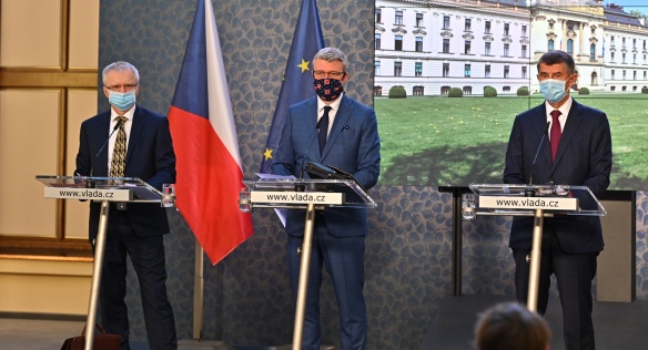 Premiér A. Babiš, vicepremiér K. Havlíček a vládní zmocněnec pro jádro J. Míl oznámili další posun v přípravě nových jaderných bloků, 28. května 2020.