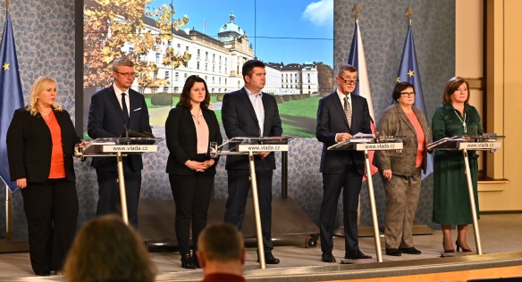 Vláda na posledním letošním zasedání schválila novelu zákoníku práce a představila Národní investiční plán, 16. prosince 2019.