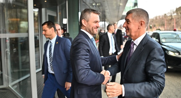 Předseda vlády Andrej Babiš jednal v Bratislavě s Peterem Pellegrinim o rozpočtu Evropské unie a navštívil diskuzi HN clubu
