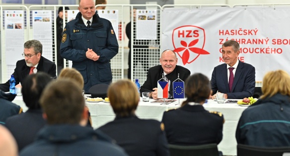 Beseda předsedy vlády Andreje Babiše a olomouckého hejtmana Ladislava Oklešťka s hasiči, 8. ledna 2020.