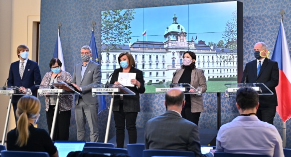 Vláda na mimořádném zasedání jednala například o záchranném balíčku pro OSVČ, 31. března 2020.