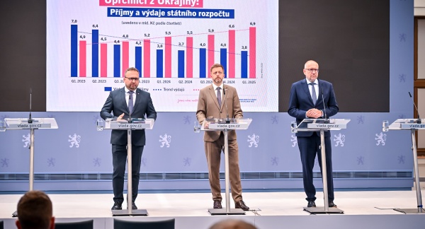 Vicepremiér a ministr práce a sociálních věcí Marian Jurečka seznámil veřejnost s finanční bilancí pomoci uprchlíkům, 21. května 2025.