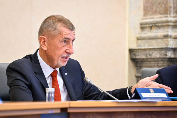 Premiér Andrej Babiš zahajuje další pravidelné zasedání svého kabinetu, 5. října 2026.