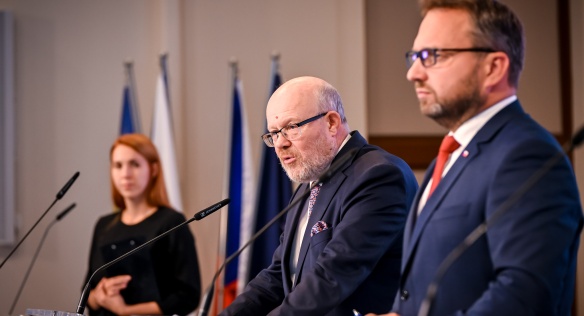 Nejdůležitější body schůze vlády okomentovali médiím místopředsedové vlády Marian Jurečka a Vlastimil Válek, 11. září 2024.