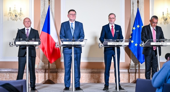 Premiér Petr Fiala, ministři Zbyněk Stanjura a Jozef Síkela a generální ředitel ČEZ Daniel Beneš na tiskové konferenci po jednání, 17. července 2024.