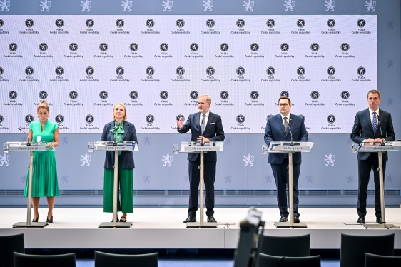Premiér Petr Fiala a další členové jeho kabinetu na tiskové konferenci seznámili veřejnost s nejdůležitějšími body jednání vlády, 3. září 2025.