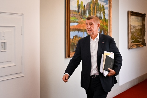 Vláda Andreje Babiše zasedla ve Strakově akademii k další pravidelné schůzi, řešila například pomoc českým občanům na Blízkém východě 2. března 2026.
