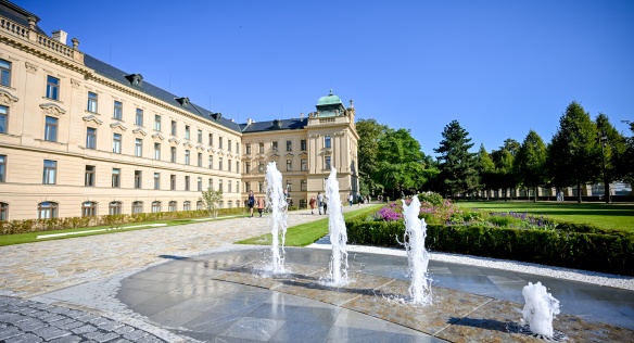 Strakova akademie, sídlo Úřadu vlády ČR.