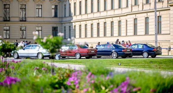Na zahradě Strakovy akademie pokračuje až do soboty výstava historických vozidel, 28. září 2023.