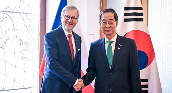 Premiér Petr Fiala jednal se svým jihokorejským protějškem Han Duck Soo, 12. září 2023.