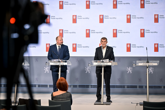 Premiér Andrej Babiš a ministr spravedlnosti Jeroným Tejc na tiskové konferenci po zasedání vlády, 12. října 2026.