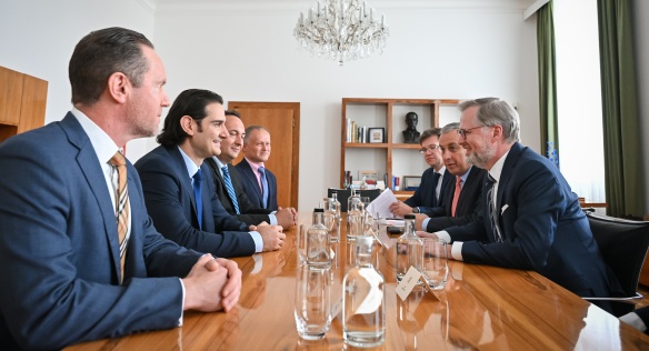 Premiér Fiala jednal s ředitelem polovodičové společnosti Onsemi Hassanem El-Khourym, 20. června 2023.