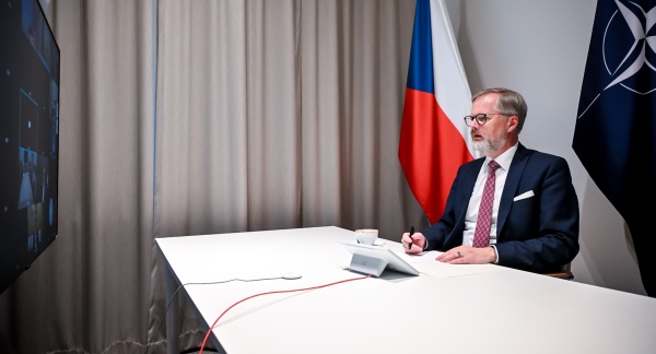 Premiér Petr Fiala se prostřednictvím videokonference zúčastnil jednání lídrů tzv. Koalice ochotných k Ukrajině, 24. října 2025.