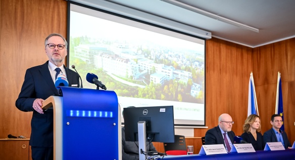 Premiér Petr Fiala v projevu na slavnostním zahájení staveb připomněl investice do rozvoje péče pro onkologicky nemocné pacienty, 15. ledna 2024.