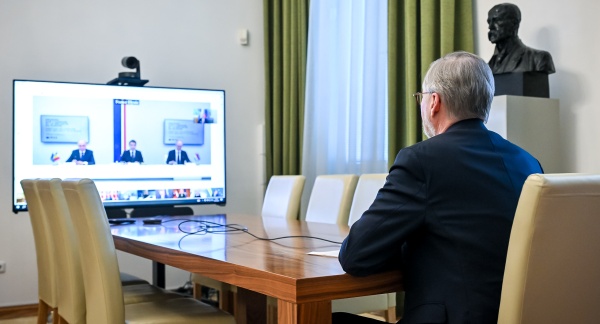 Premiér Petr Fiala se za Českou republiku zapojil do videokonferenčního jednání světových lídrů o Ukrajině, 19. února 2025.