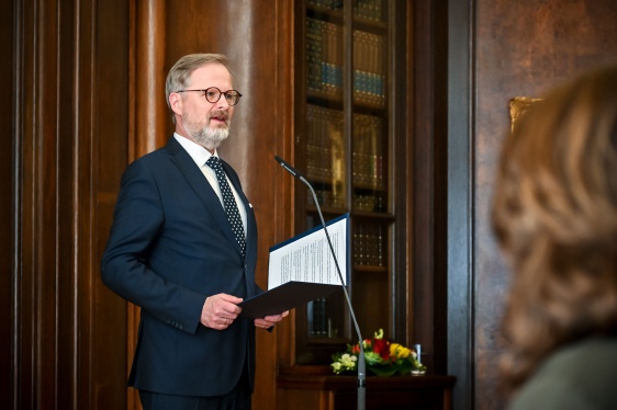 Premiér Petr Fiala v proslovu na udílení medailí Karla Kramáře ocenil přínos oceněných v oblasti národní a alianční bezpečnosti, 20. února 2025.