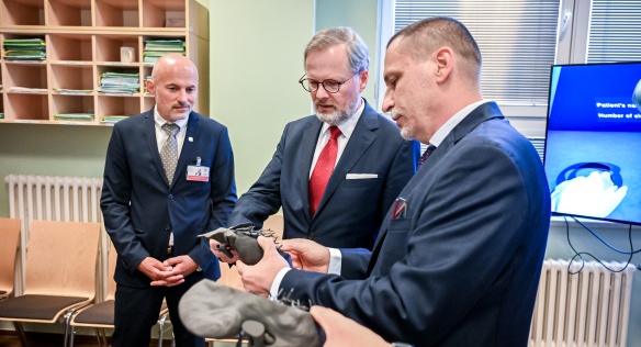 Předseda vlády Petr Fiala navštívil Institut klinické a experimentální medicíny, 22. června 2023.