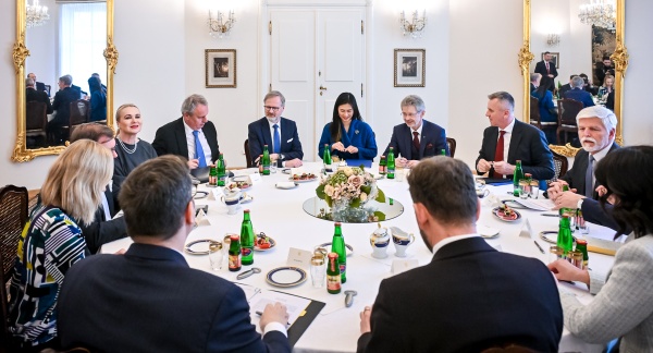 Premiér Petr Fiala na mimořádném jednání ústavních činitelů, které svolal na Hrad prezident republiky Petr Pavel, 10. března 2025.