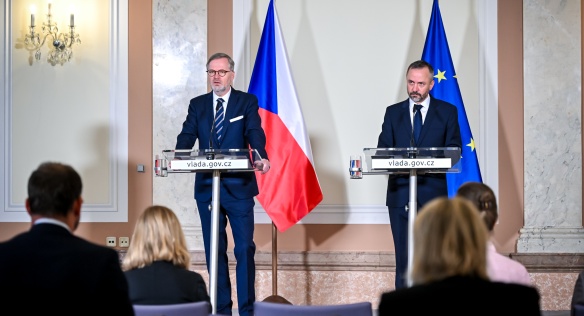 Tisková konference premiéra Petra Fialy a nového ministra pro vědu, výzkum a inovace Marka Ženíška, 16. května 2024.