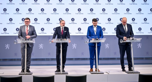 Premiér Petr Fiala a ministři Zbyněk Stanjura, Mikuláš Bek a Petr Hladík na tiskové konferenci po jednání vlády, 15. ledna 2025.