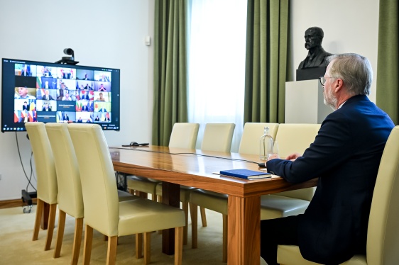 Premiér Petr Fiala se zapojil do videokonference lídrů tzv. Koalice ochotných k podpoře Ukrajiny, 13. srpna 2025.