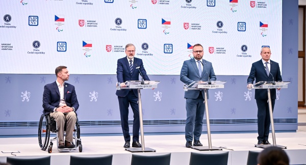 Premiér P. Fiala a vicepremiér a ministr práce a sociálních věcí M. Jurečka informují o zřízení centra pro sportovce s handicapem, 16. ledna 2025.