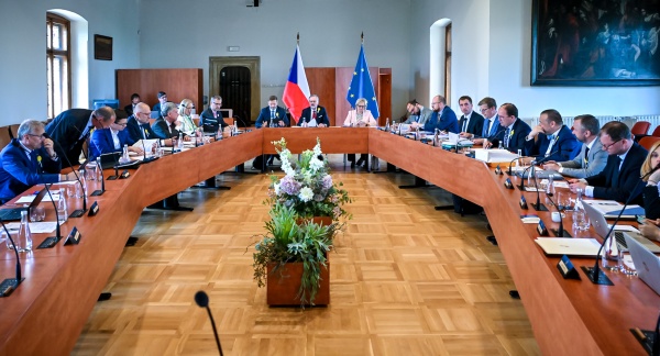 Již sedmé výjezdní zasedání vlády Petra Fialy se uskutečnilo v zasedací síni Vlašského dvora v Kutné Hoře, 14. května 2025.